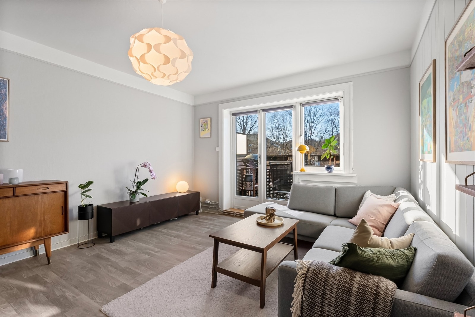 Innbydende og delikat 2-roms toppleilighet med solrik balkong. Foto Zovenfra AS Galleribilde