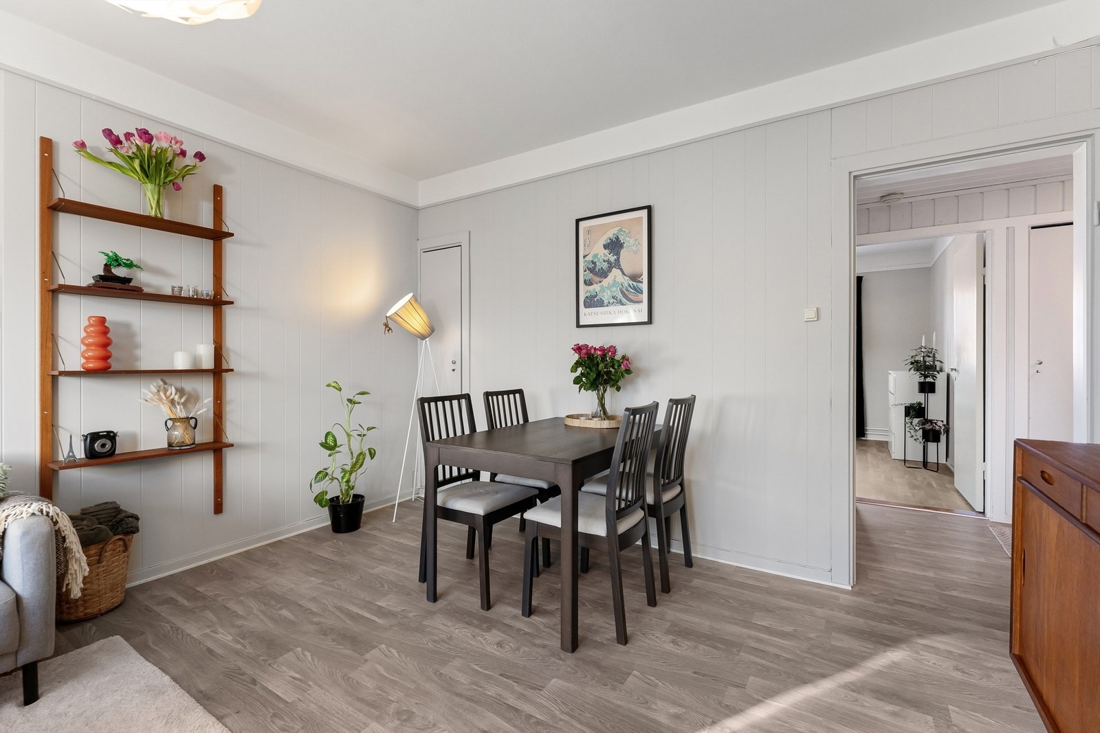 Ved stuen har du adkomst til et praktisk kott Galleribilde