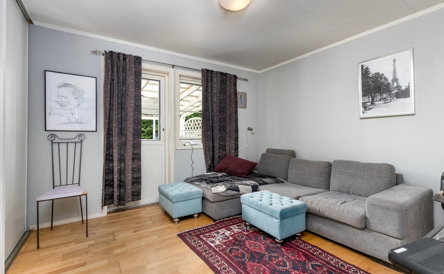 Hovedsoverommet er av god størrelse med garderobe og egen utgang til terrassen. Galleribilde