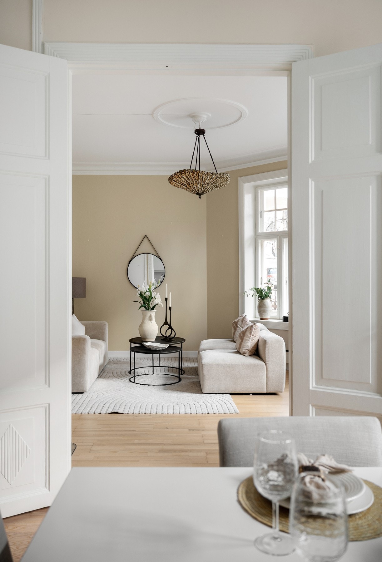 Fra kjøkkenet mot stuen. Galleribilde