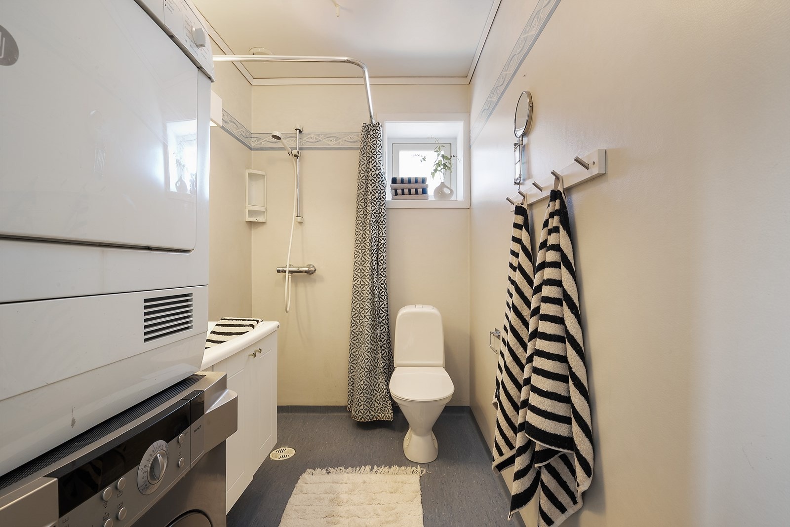 Bad med dusj. Galleribilde