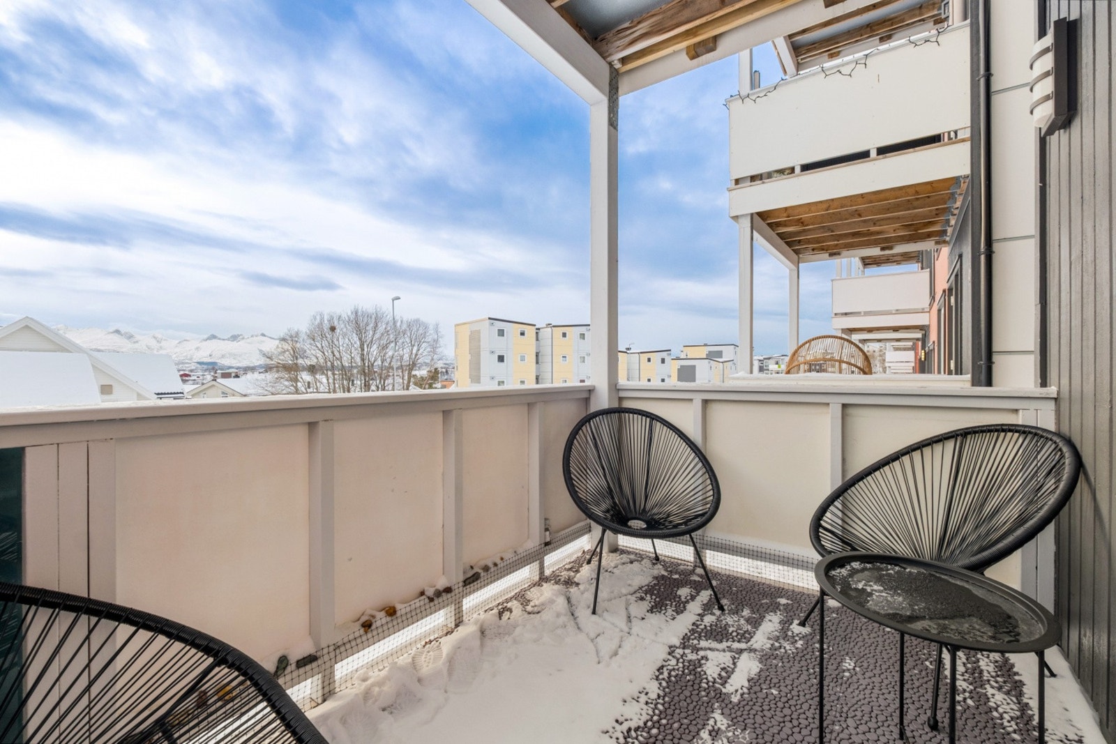 Solrik terrasse. Galleribilde