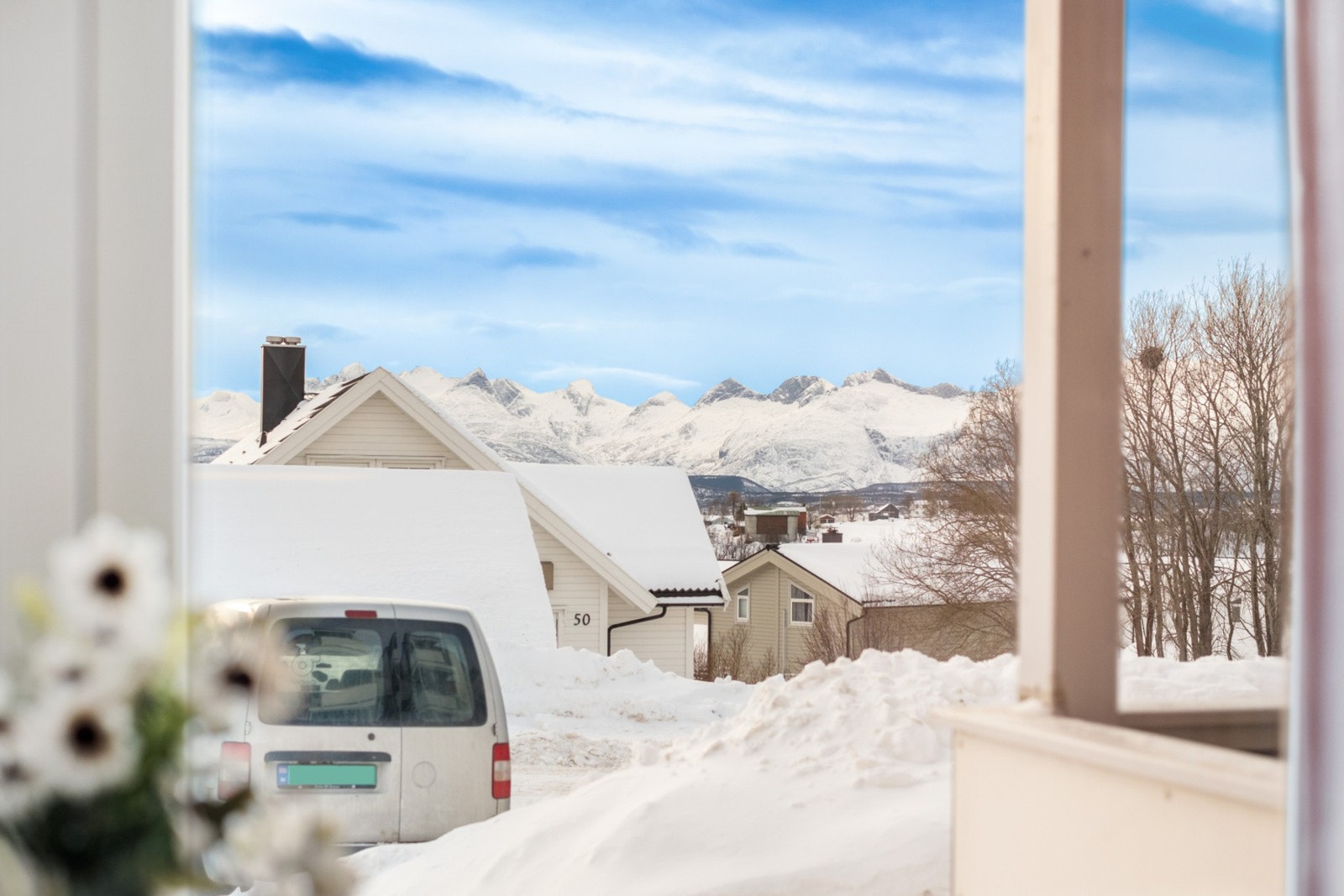 Leiligheten har meget flott utsikt mot Børvasstindene. Galleribilde
