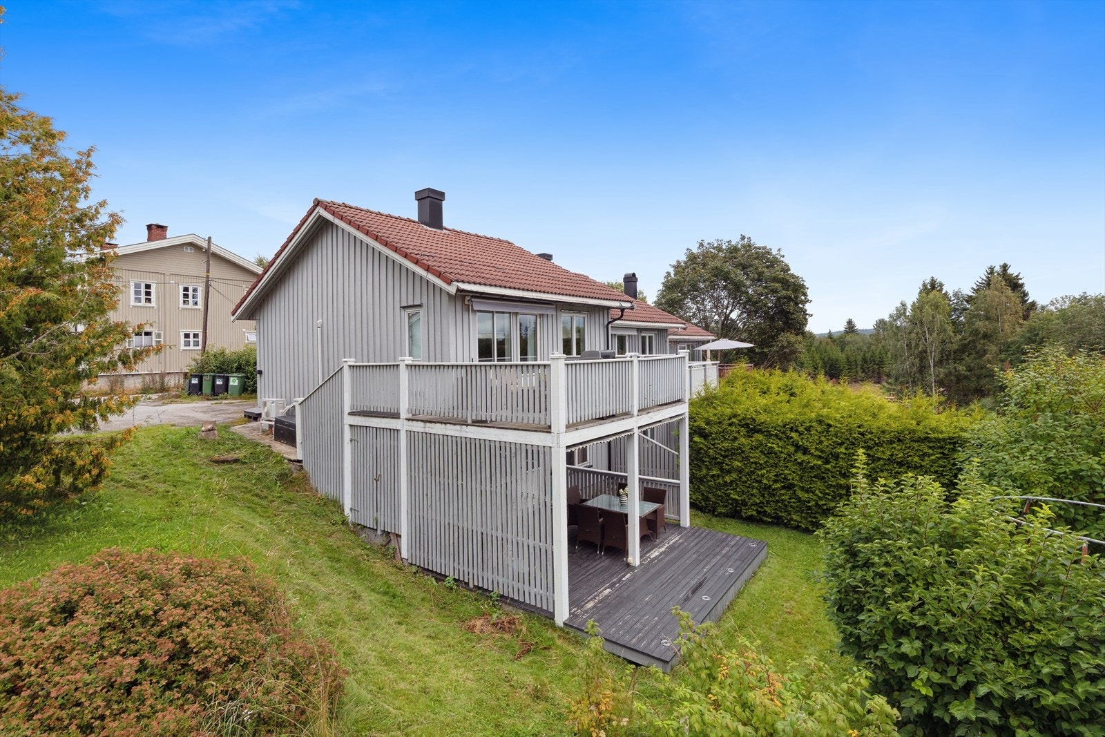 Et innholdsrikt rekkehus som ligger attraktivt til på enden. Galleribilde