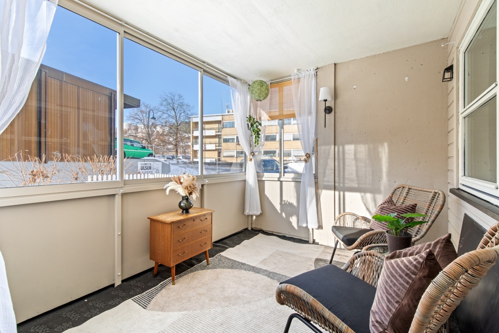 Innglasset vestvendt balkong Galleribilde