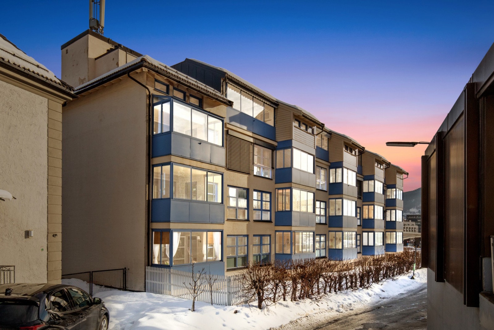 Leiligheten er ende og er gjennomgående med vinduer i begge ender - dette gjør den ekstra lys og trivelig Galleribilde