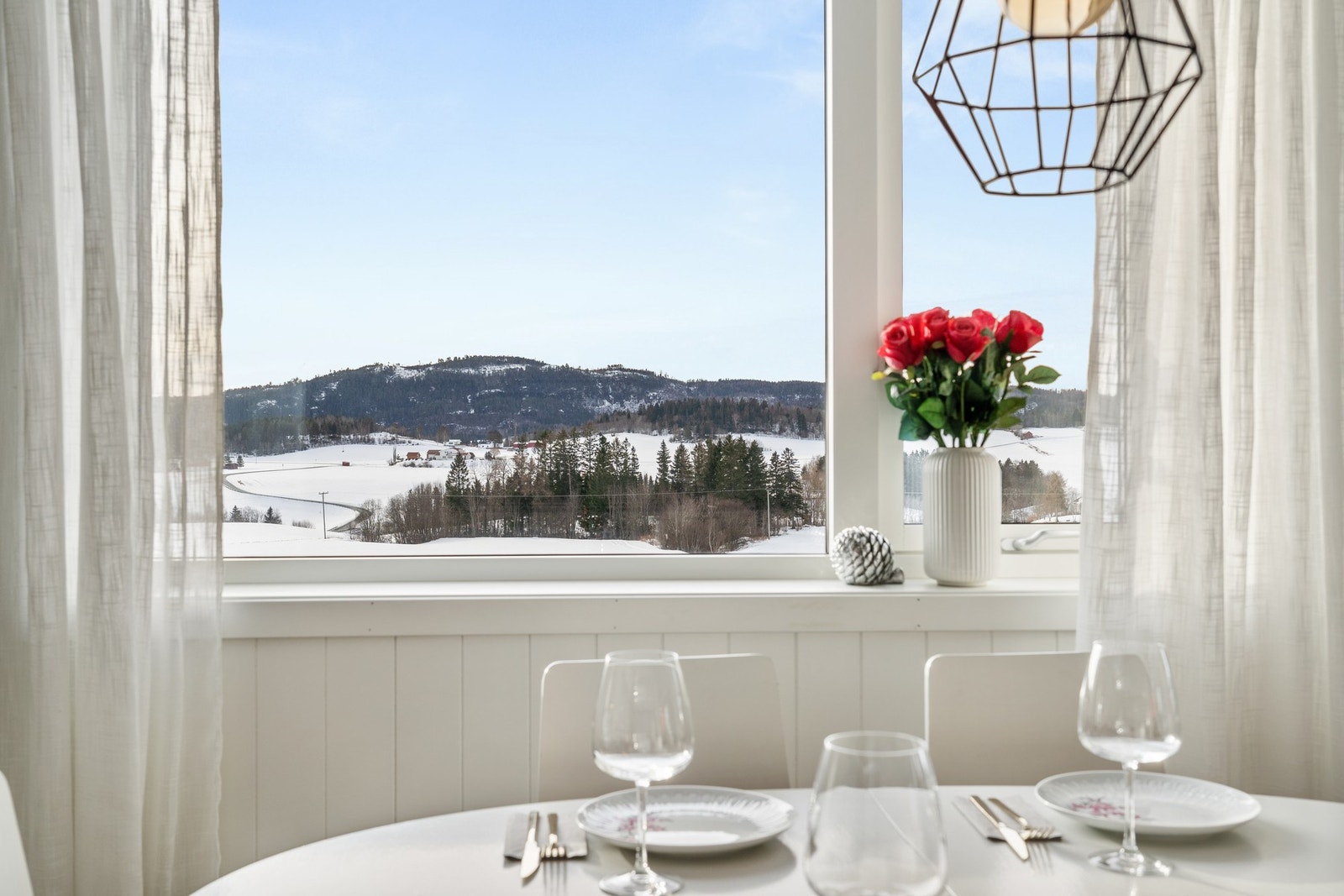 Her kan du nyte utsikt fra spisebordet. Galleribilde