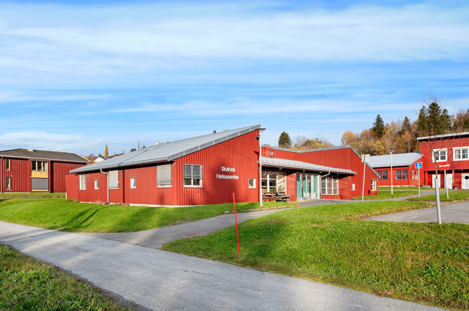 Skatval helsesenter ligger bare en kort avstand unna. Galleribilde