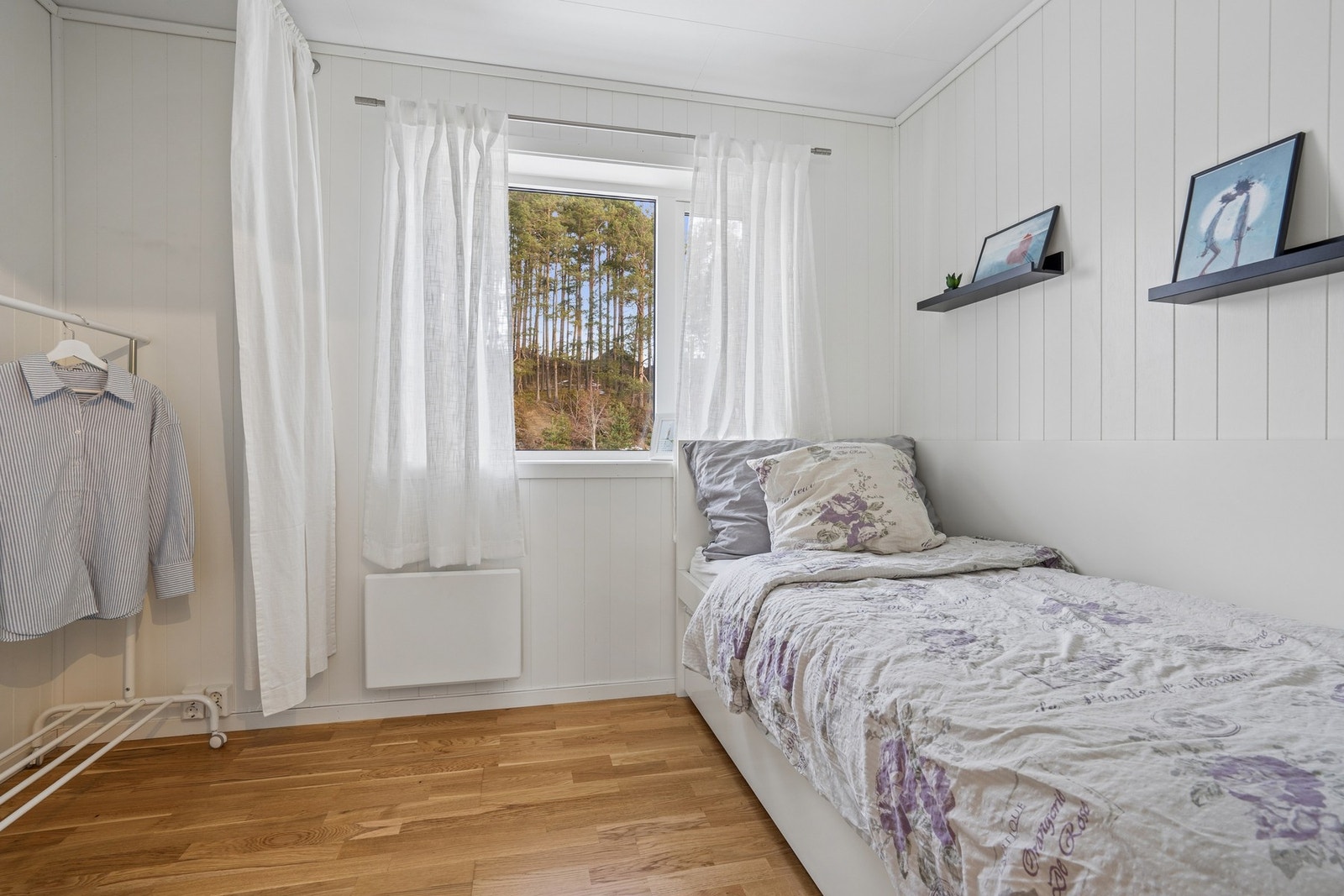Lyst og koselig soverom. Galleribilde