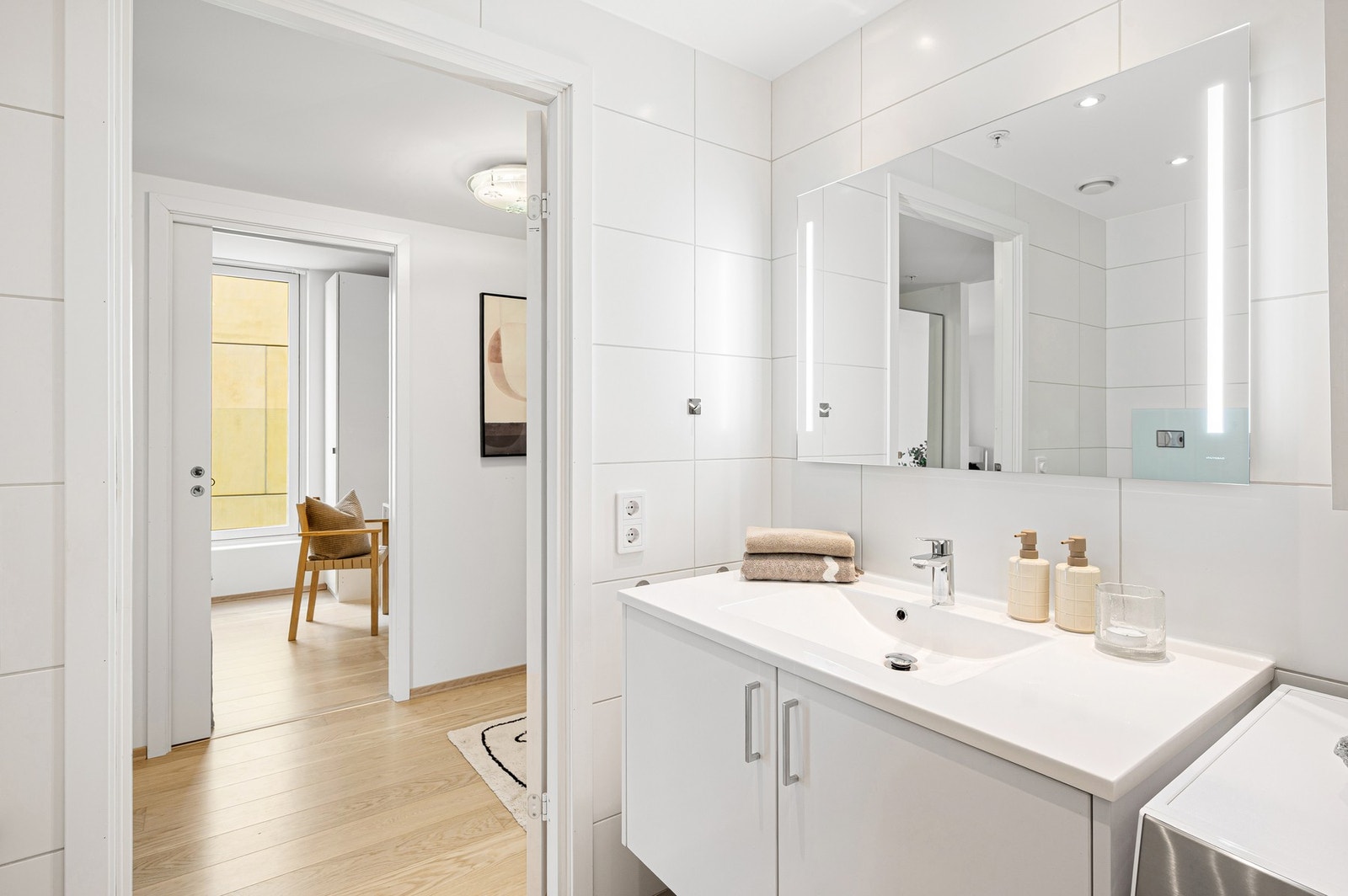 Lett tilgang til baderom fra begge soverommene. Galleribilde