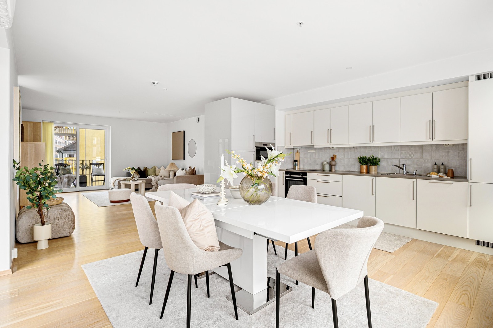 Leiligheten er fra 2019 og er i tidsriktige og fine materialvalg. Galleribilde