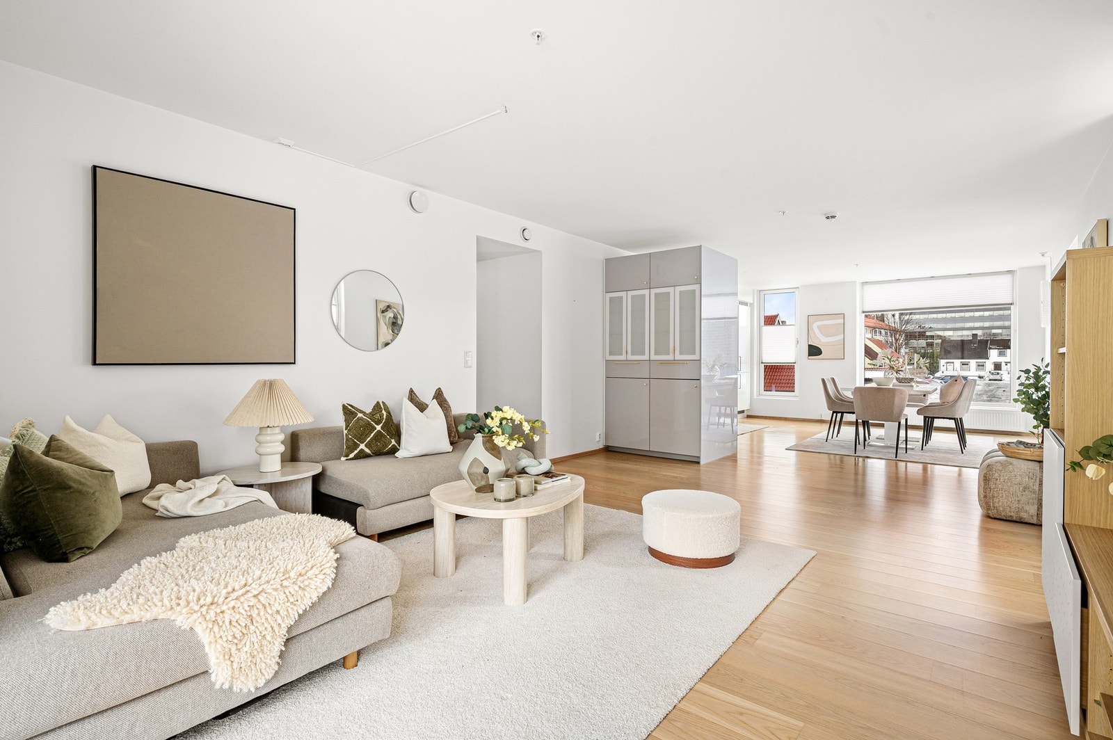 EiendomsMegler1 ved Markus Tangvik har gleden av å presentere en moderne 3-roms leilighet i Tellefsens gate 8. Galleribilde