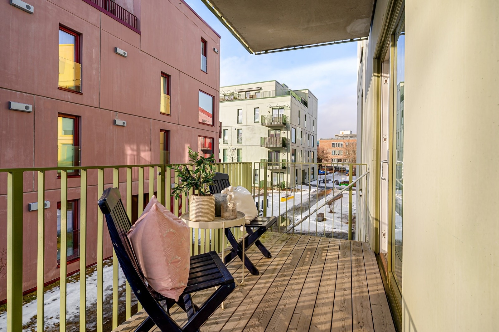 God plass til hyggelig sittegruppe som er ypperlig å benytte i sommerhalvåret. Galleribilde