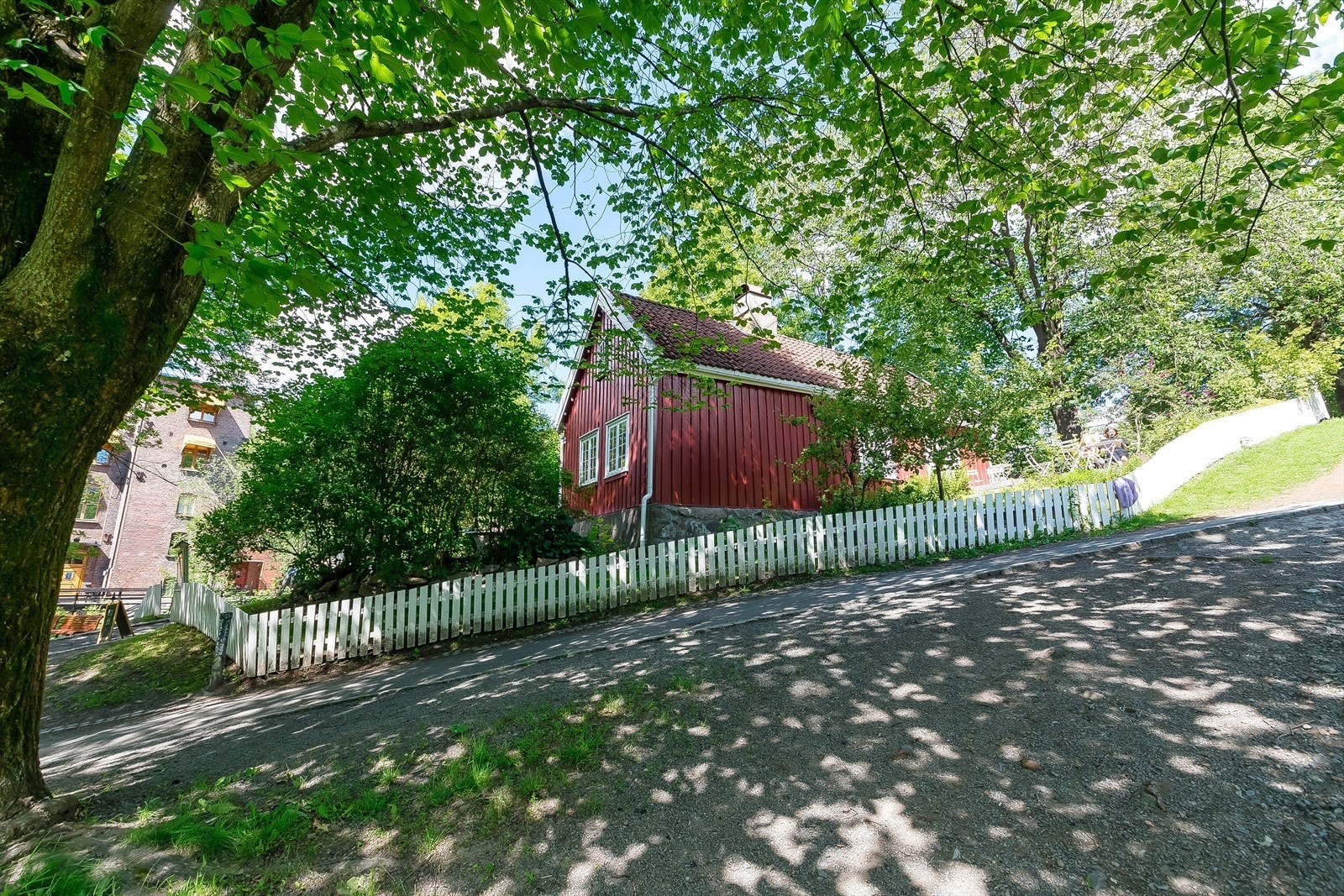 Her er du omringet av idylliske omgivelser, som den gamle trehusbebyggelsen langs Akerselva. Galleribilde