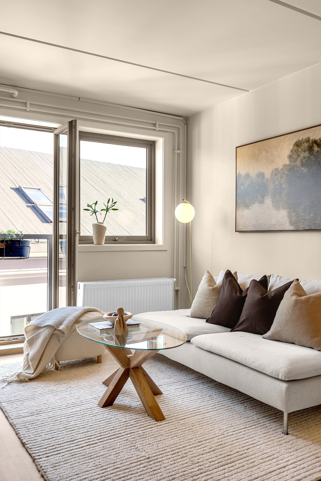 Leiligheten har en lys og innbydende stue av god størrelse. Galleribilde