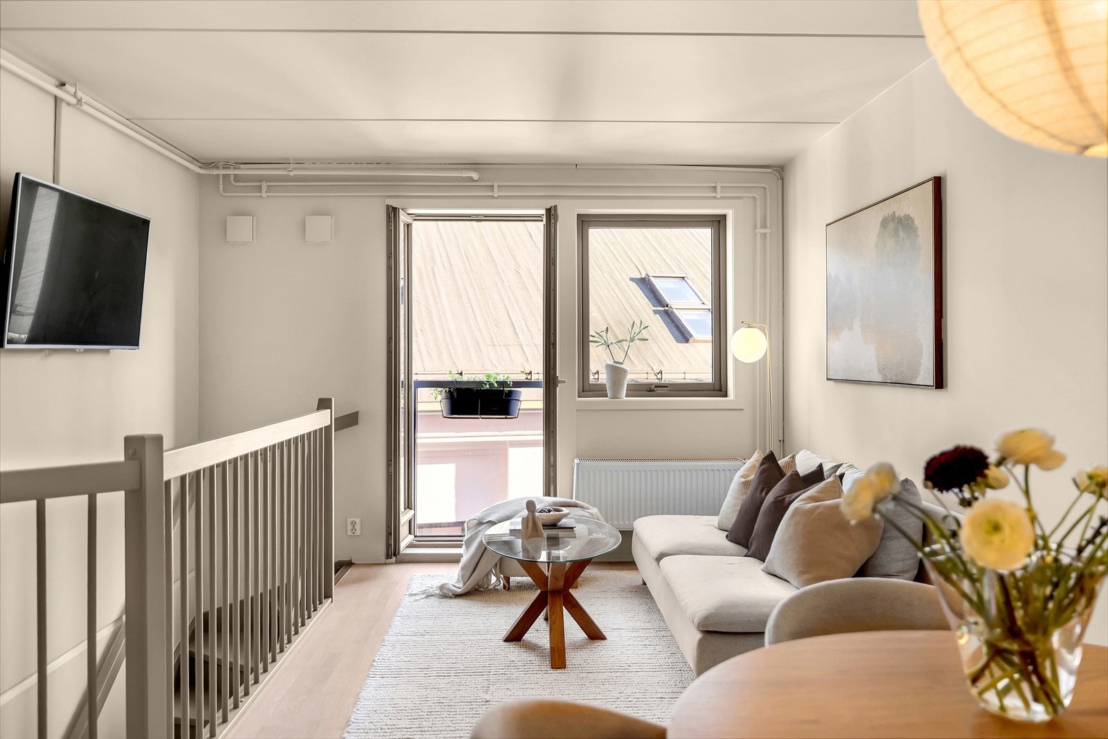 Velkommen til denne delikate 2-roms leiligheten i Sagveien 9 - rolig og tilbaketrukket ved populære Alexander Kiellands plass. Galleribilde