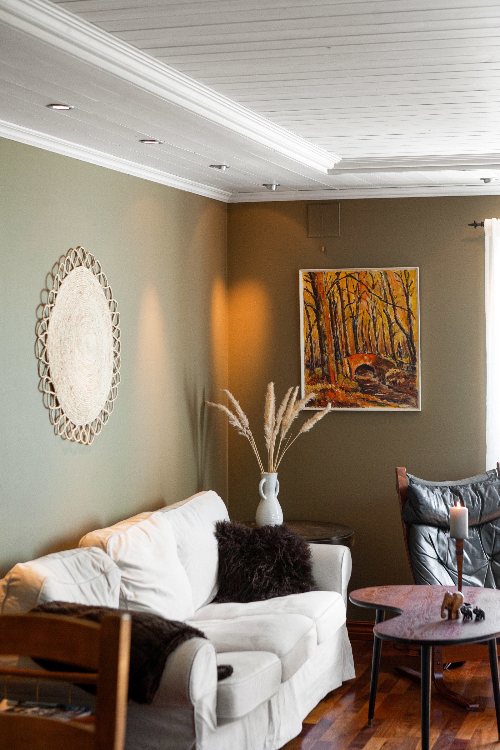 For øvrig er det utgang fra spisestuen til terrasse og hage. Galleribilde