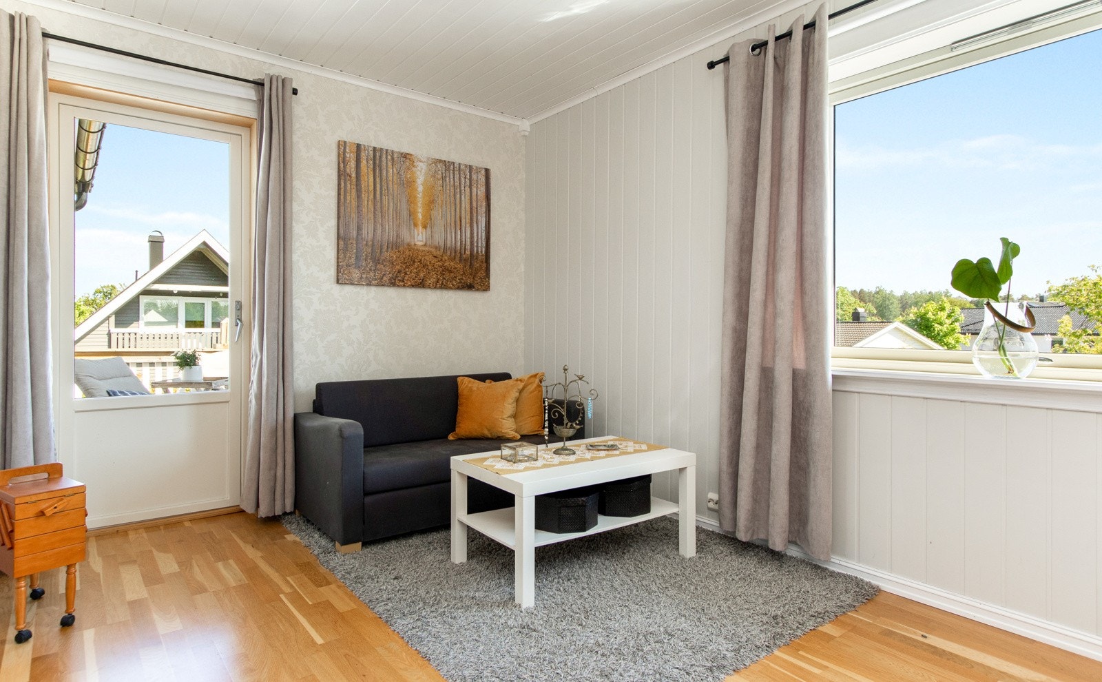 Hovedsoverommet har egen garderobeavdeling og utgang til balkong. Galleribilde