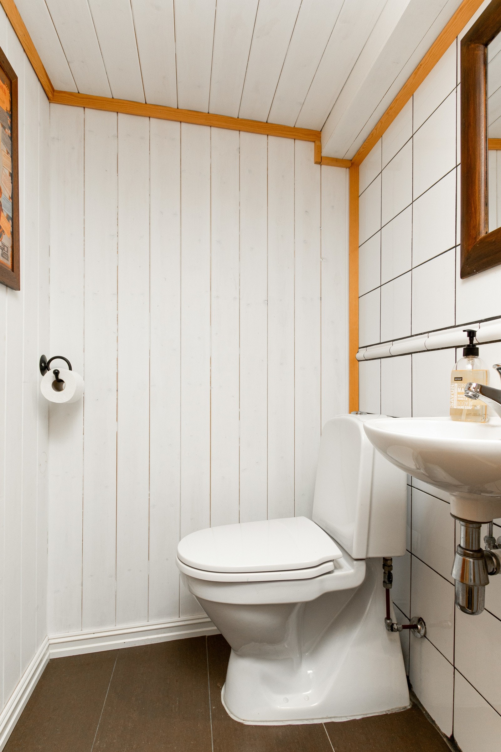 Separat toalettrom i kjeller. Galleribilde