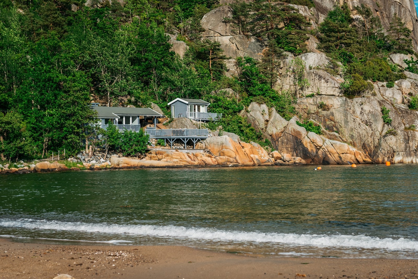 En av de aller beste sandstrendene i området har du foran hytta di Galleribilde