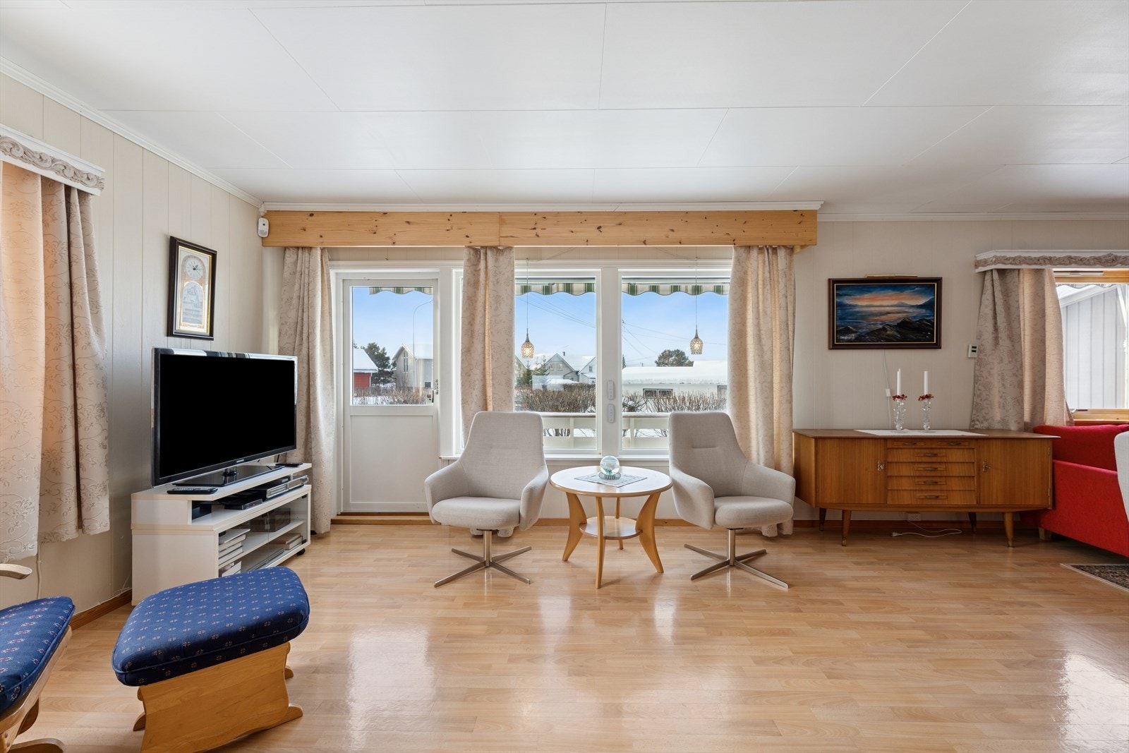 Fra stuen har du direkte utgang til en hyggelig terrasse. Galleribilde