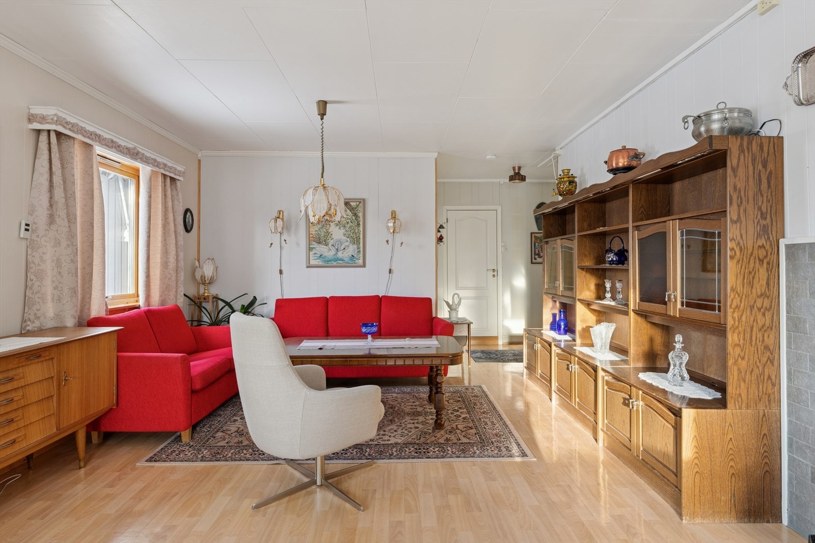 Sofagruppen har en fin plassering i stuen. Galleribilde