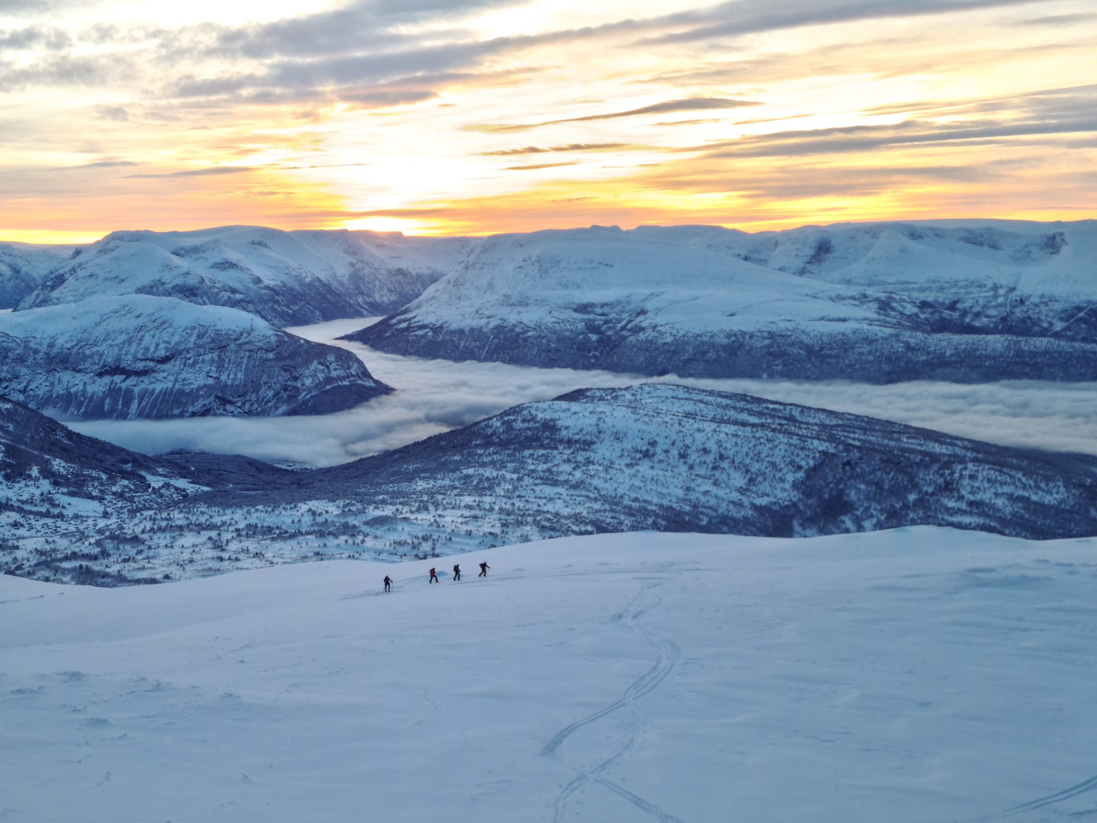Bilde fra toppen og ned mot Stryn Sentrum. Galleribilde