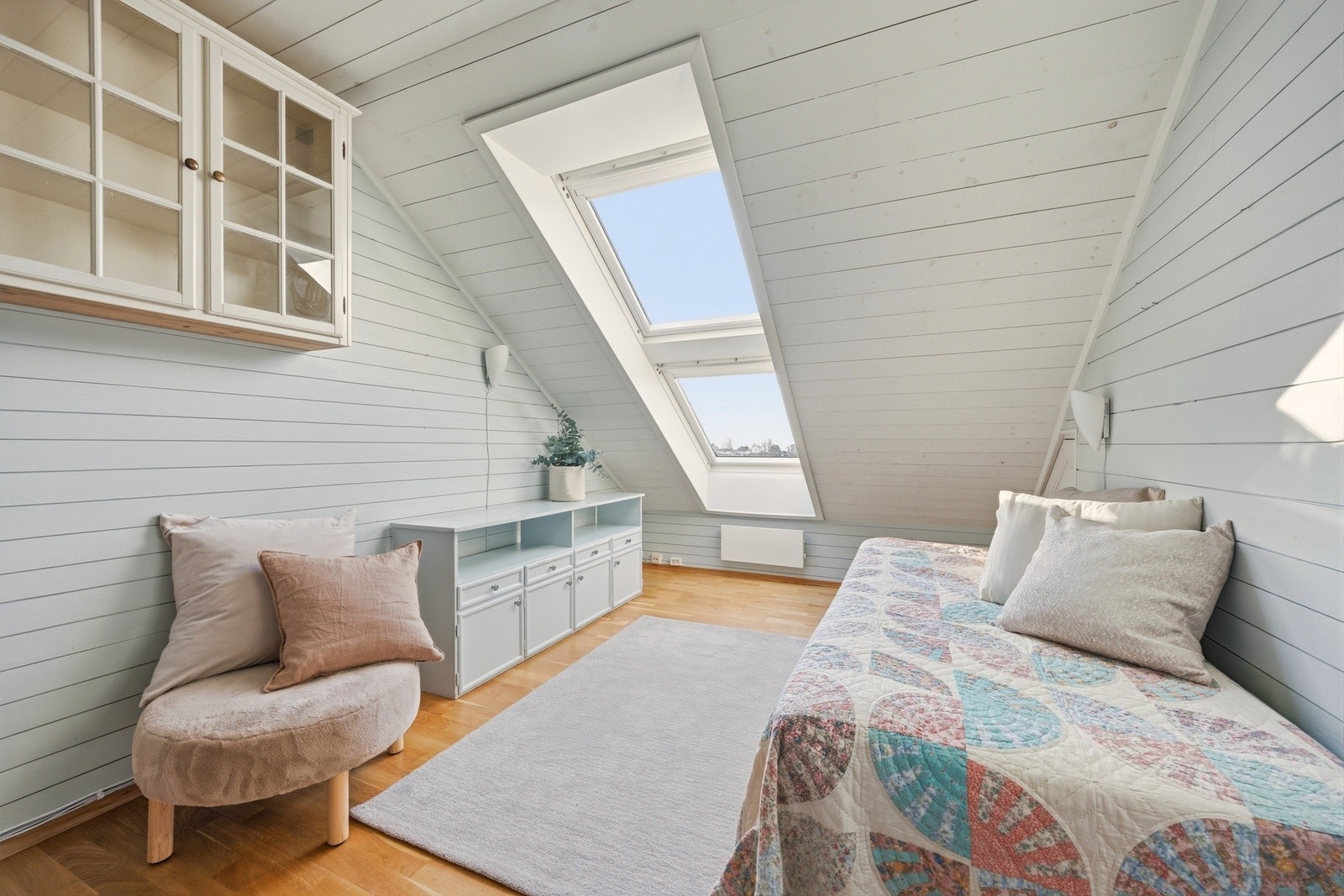 Dette rommet mot syd har havgløtt til Oslofjorden. Galleribilde