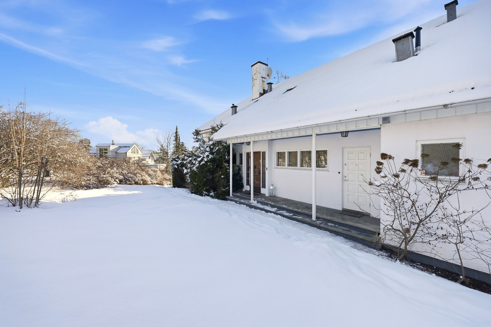 Huset har både gjesteinngang og kjøkkeninngang. Galleribilde