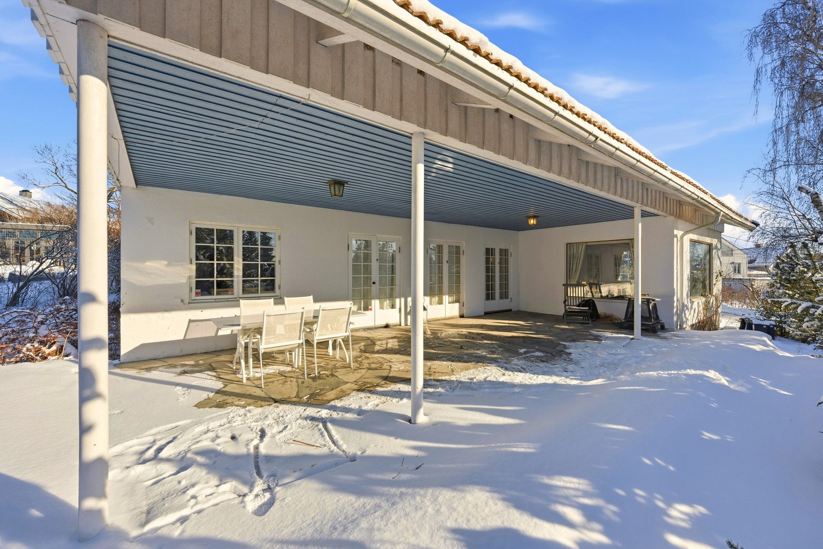 Terrassen er av god størrelse og blir en fin forlengelse av stuen. Galleribilde