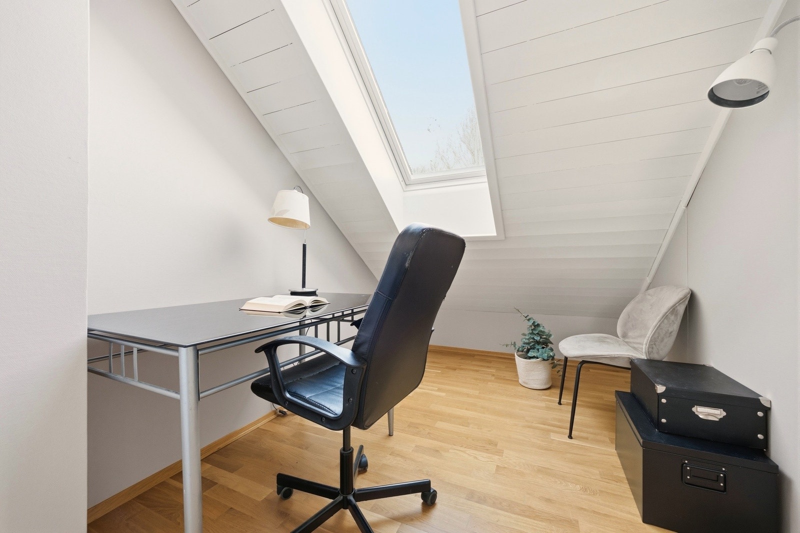 Soverom mot nord kan benyttes som kontor. Galleribilde