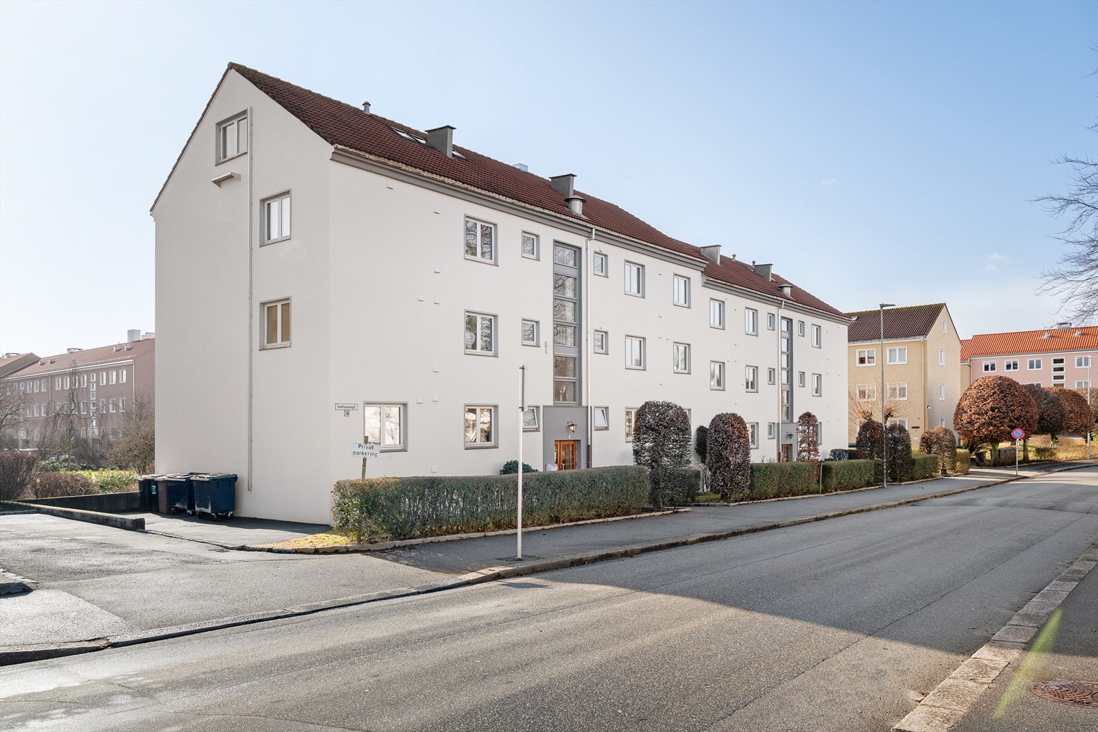 Seehusens gate 38A ligger på Kampen like ved Misjonsmarka. Beliggende i etablerte og rolige omgivelser, like utenfor sentrumskjernen i Stavanger. Både Litla- og Store Stokkavannet, Byhaugen og Mosvatnet finner du like i nærheten. Galleribilde