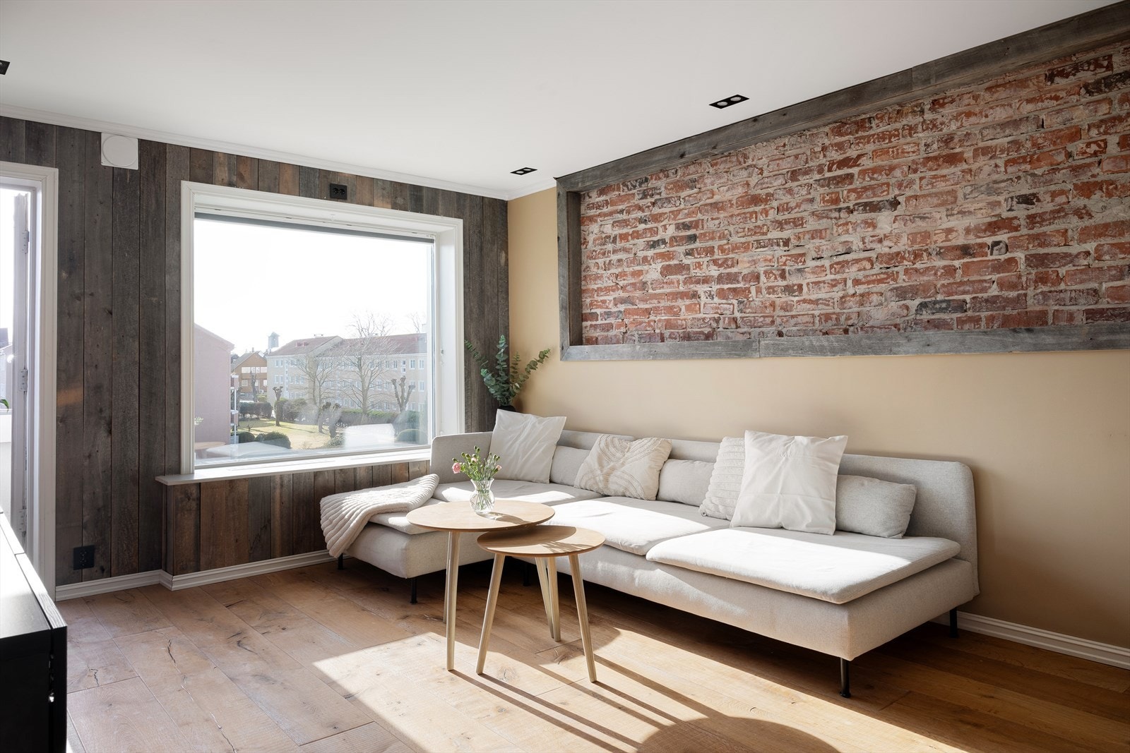 Leiligheten gjennomgikk en betydelig oppussing i 2017, hvor de fleste overflater ble revet ned og bygget opp på nytt. Galleribilde