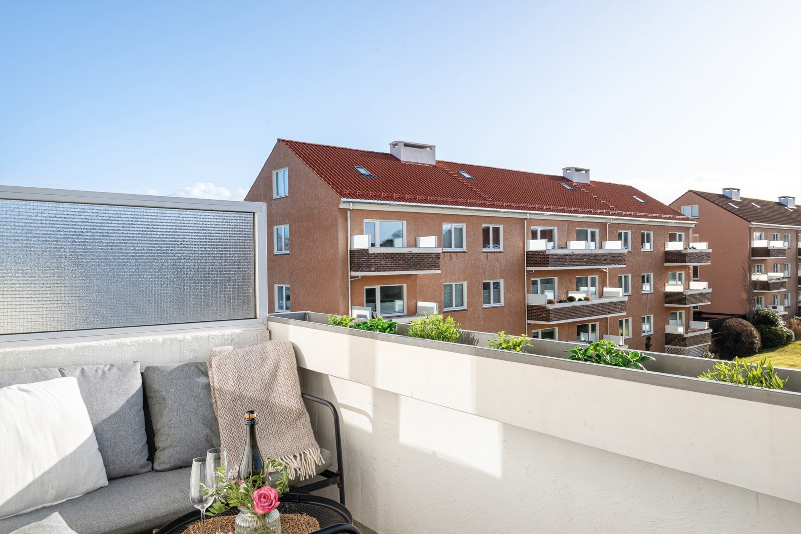 Sørvendte balkong, som har gode solforhold Galleribilde