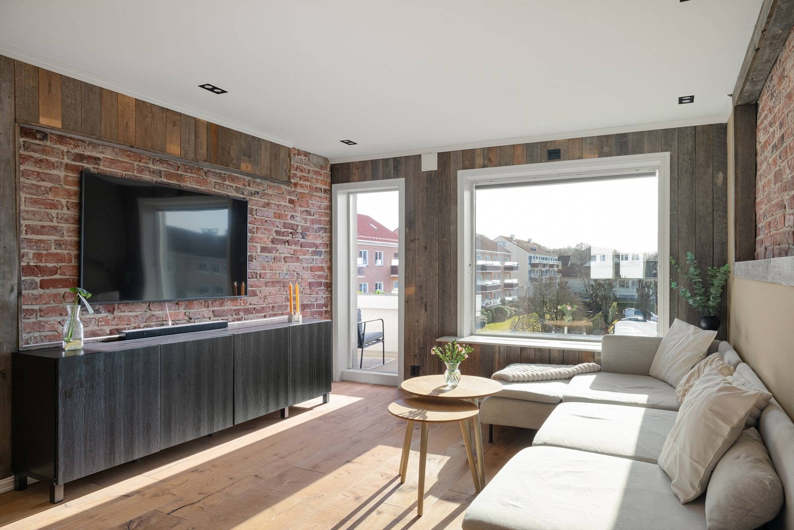 Lys og luftig leilighet beliggende i 3. etasje med godt naturlig lysinnslipp Galleribilde