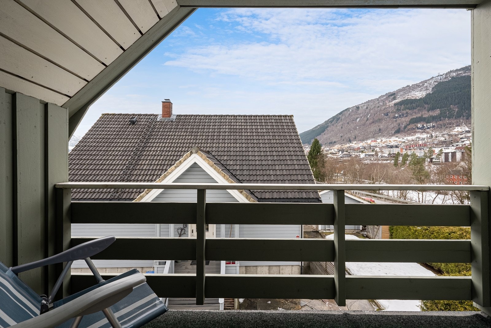 Luftebalkong i 2. etasje ut fra soverom 2. Galleribilde