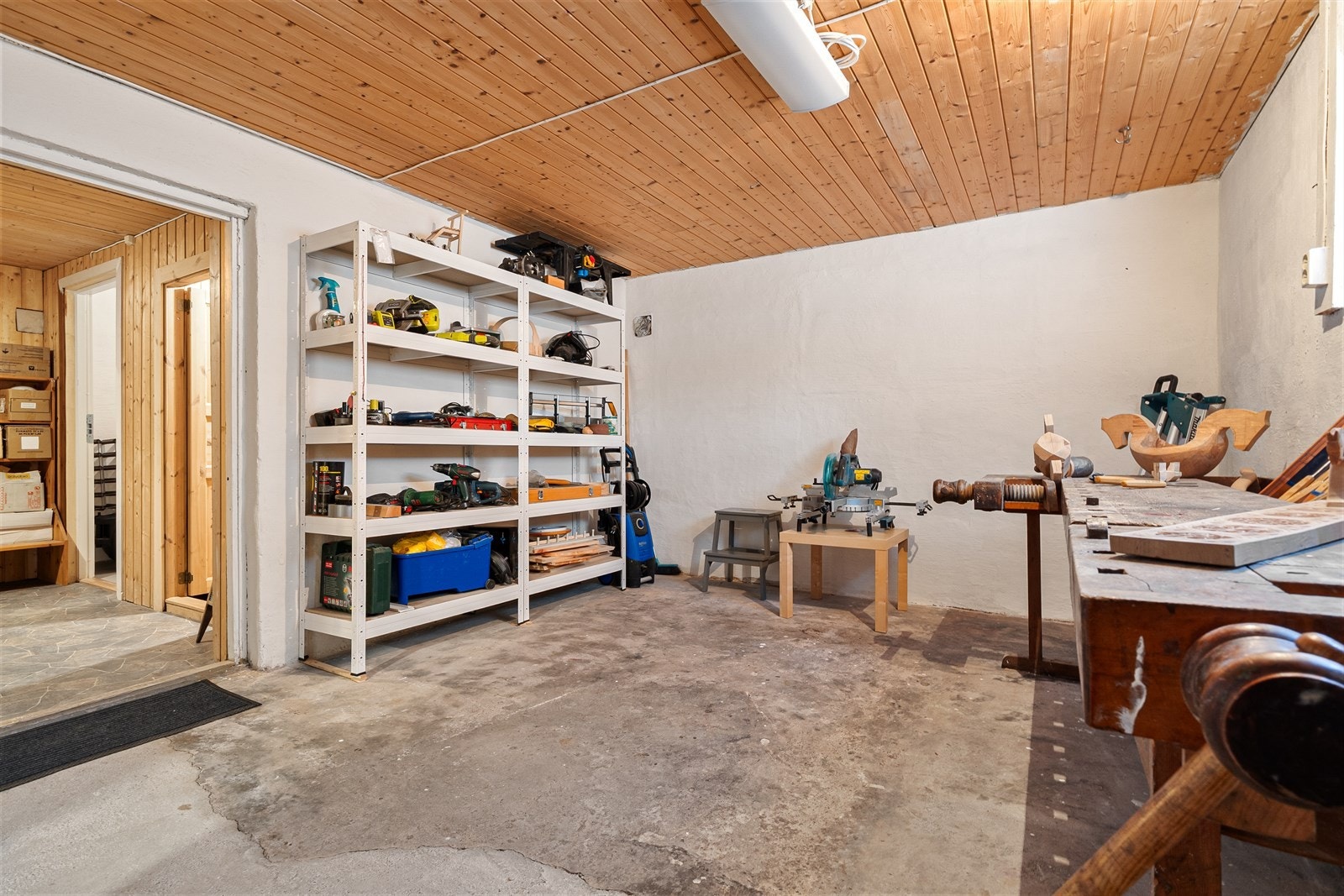 Verksted/hobbyrom i kjeller. Galleribilde