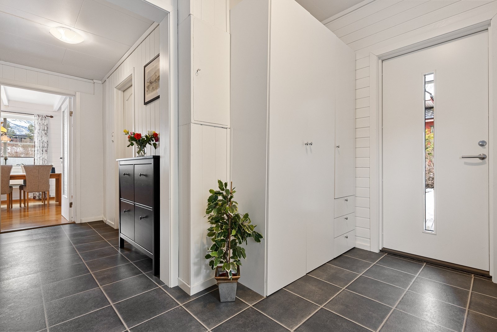 Hall med god plass. Galleribilde