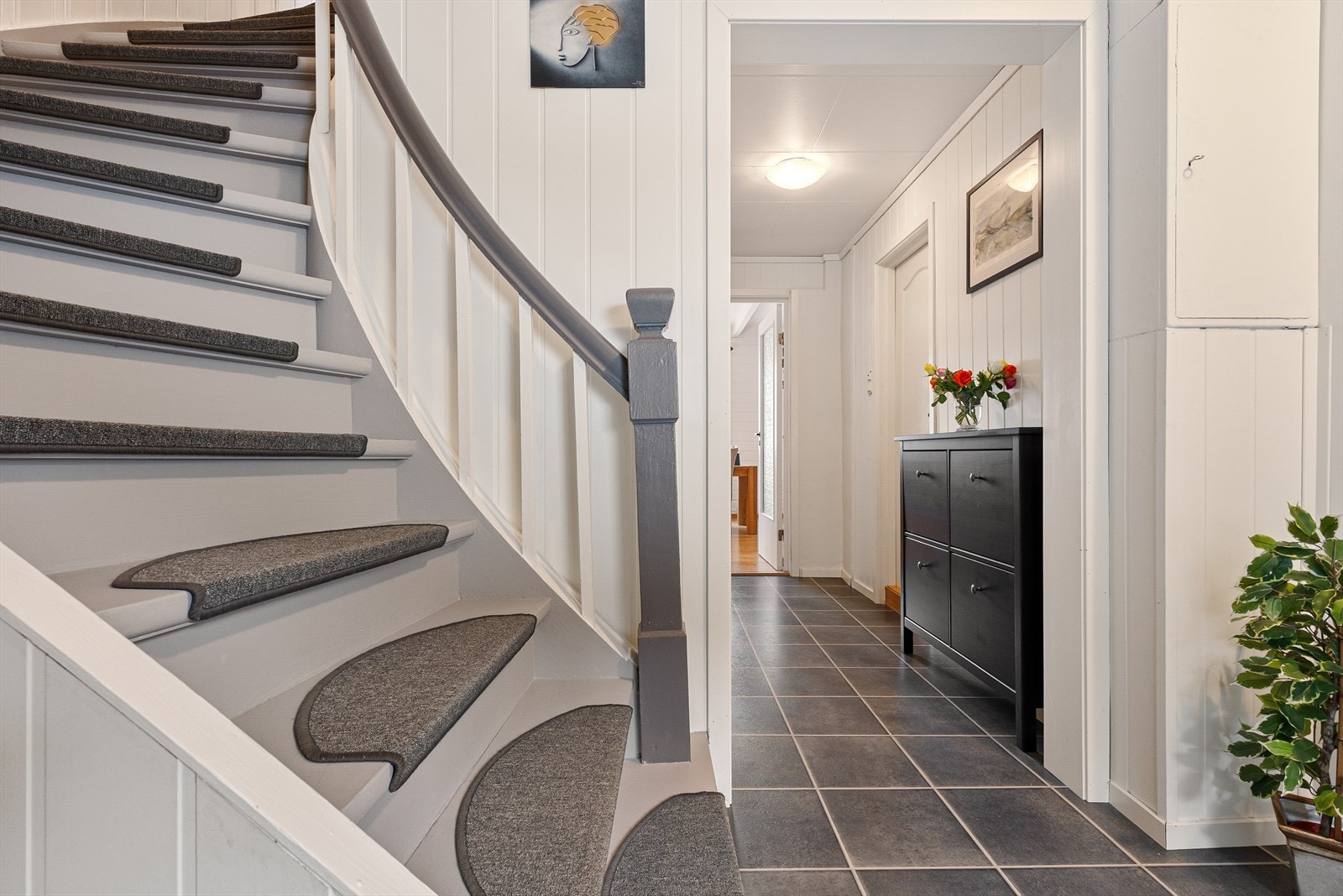 Trapp som fører til 2 etasje. Galleribilde