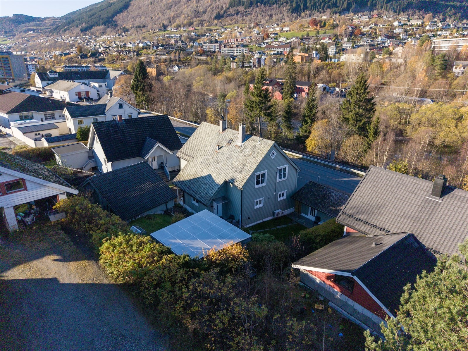 Har du spørsmål til boligen eller ønsker du visning? Kontakt megler på tlf. 98 23 96 56 eller e-post el@proaktiv.no. Galleribilde