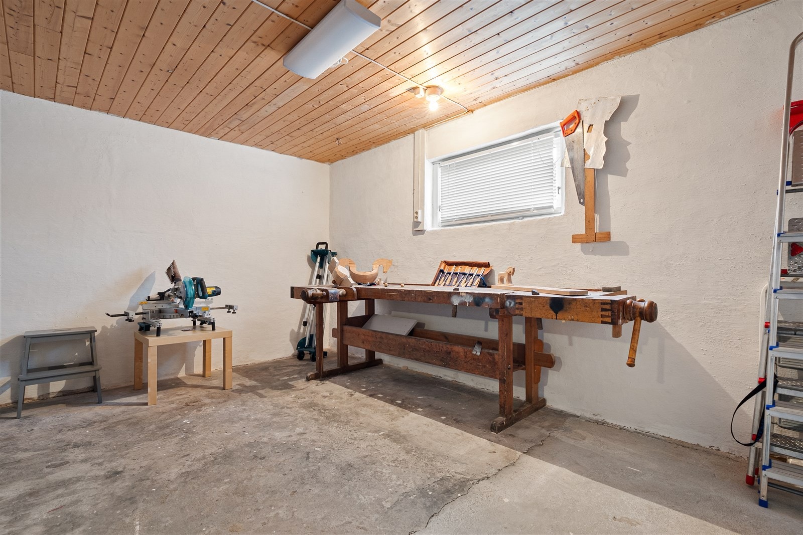 Verksted/hobbyrom i kjeller. Galleribilde
