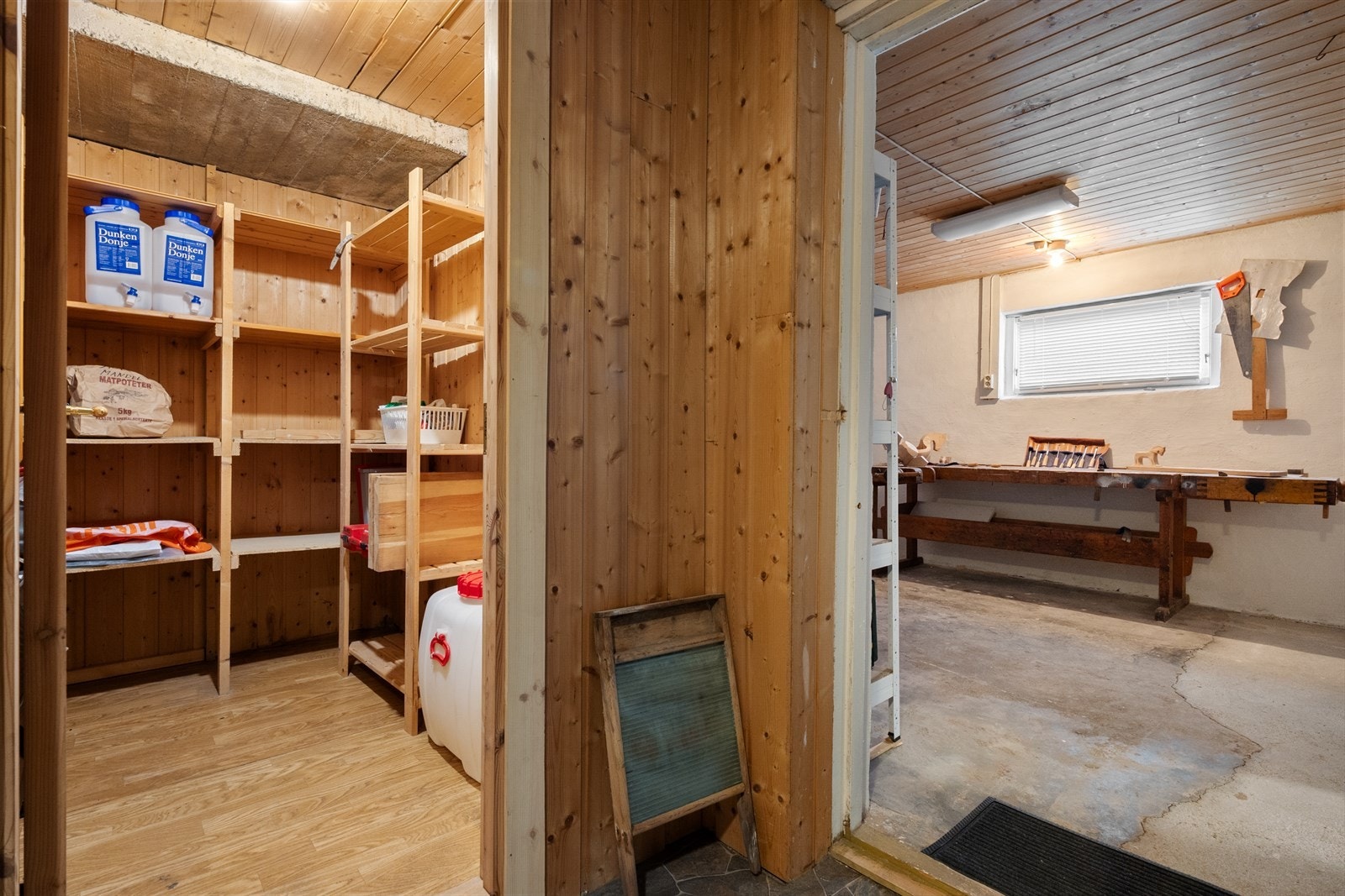 Bod innenfor verksted/hobbyrom i kjeller. Galleribilde