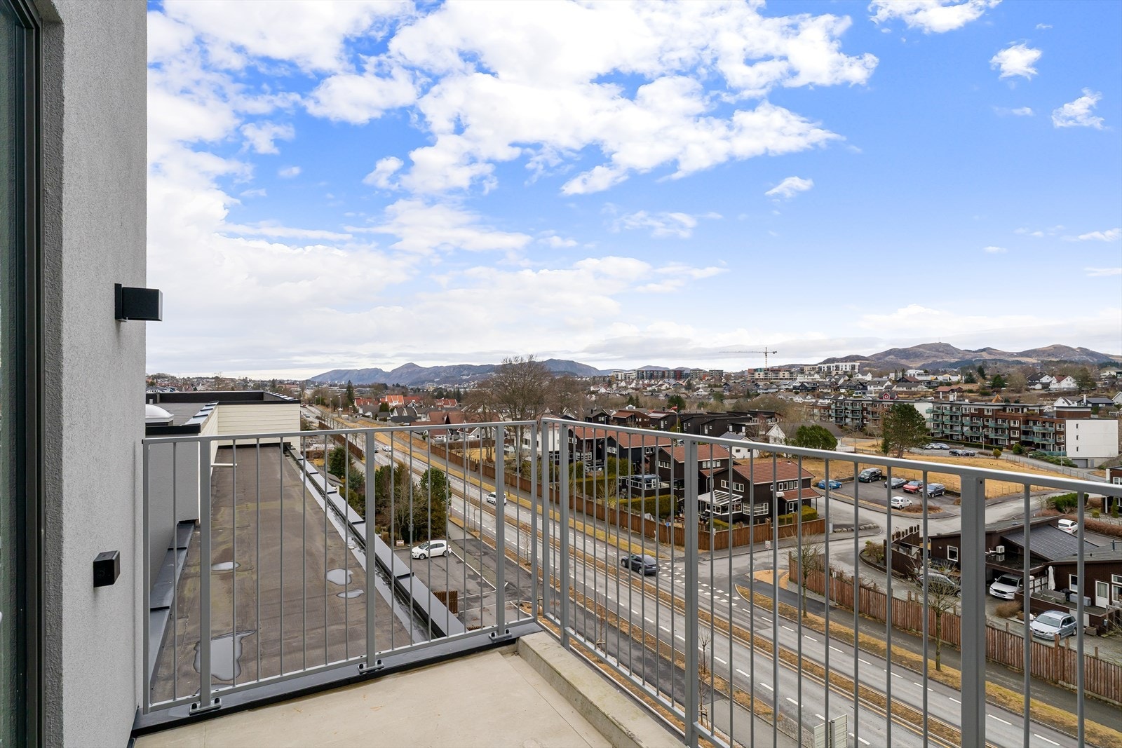 Hovedsoverommet kan vise til egen balkong som er østvendt og kan vise til fin utsikt og morgensol. Galleribilde