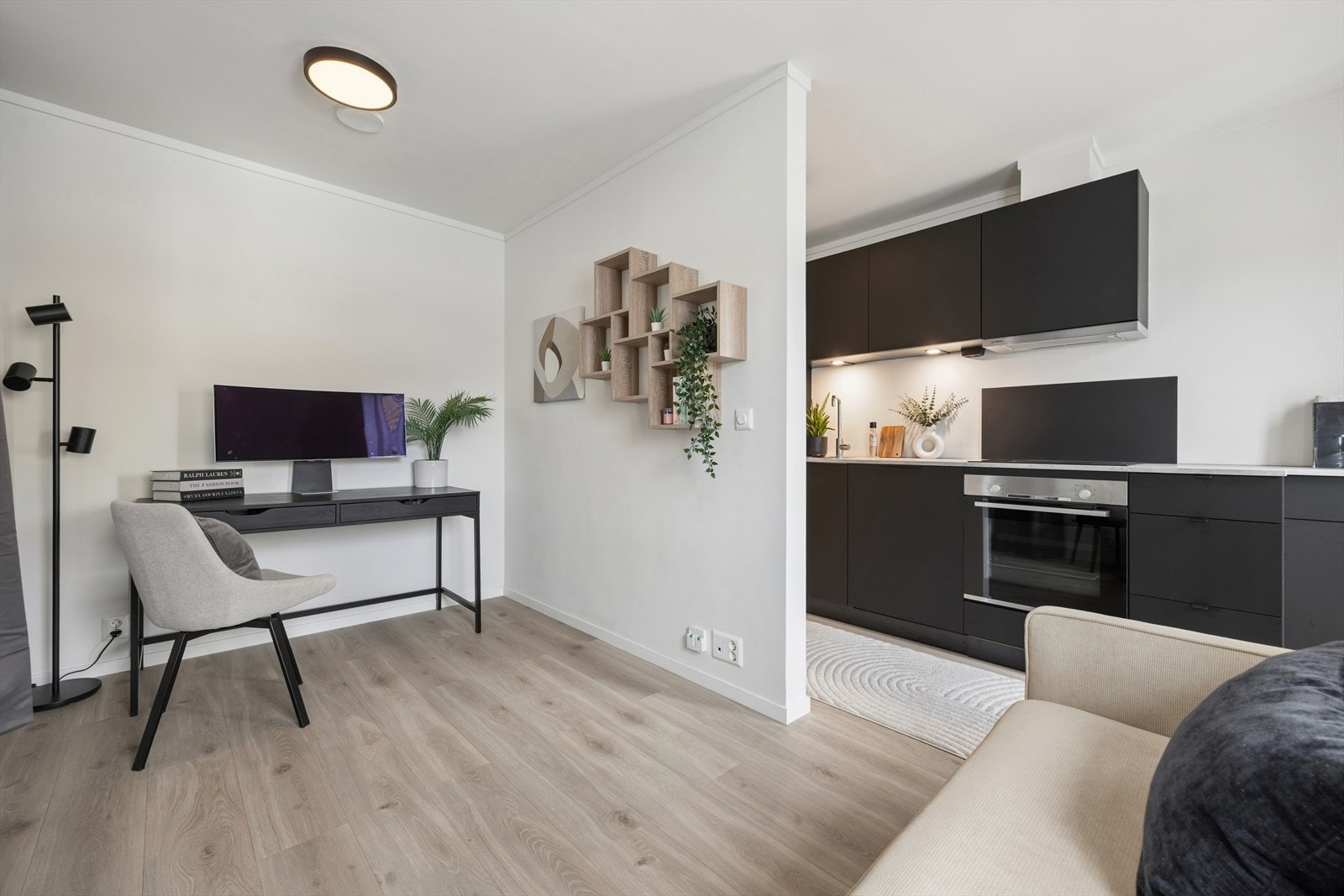 Boligen har en egen utleiedel i første etasje med separat inngang. Galleribilde