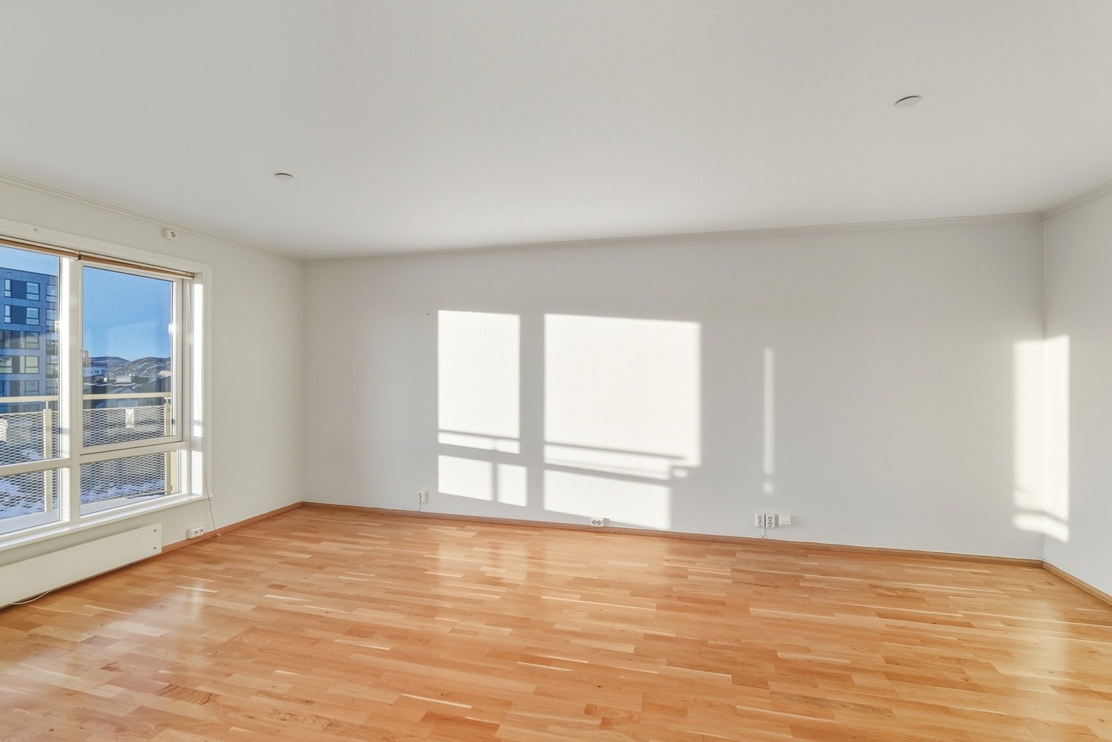 Stuen byr på gode møbleringsmuligheter. Galleribilde