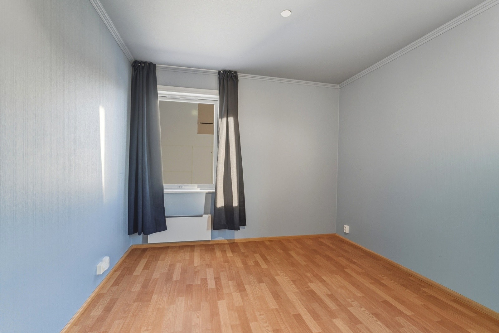 Det andre soverommet har fint plass til dobbeltseng med tilhørende møblement. Galleribilde