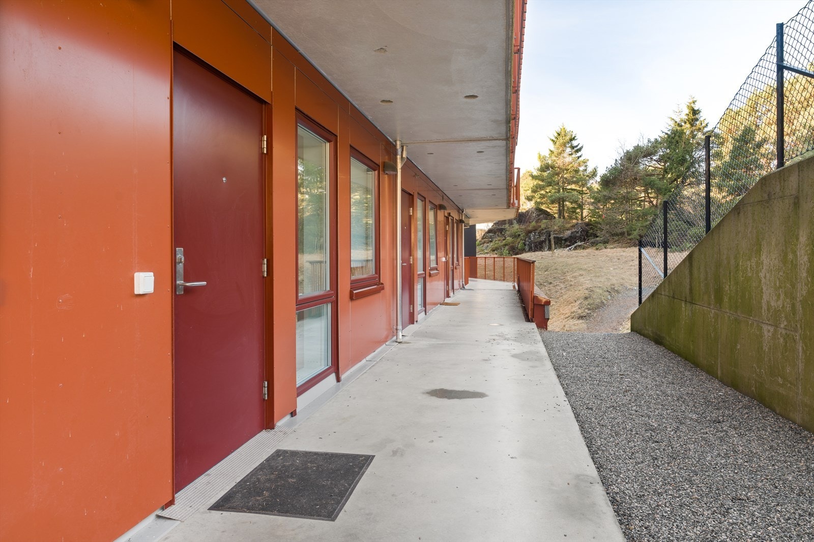 Leiligheten ligger i byggets 2.etasje Galleribilde