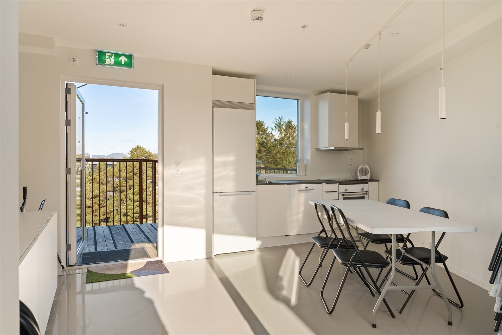 Her kan man nyte fine solskinnsdager i godt selskap, med tilgang til felles kjøkken Galleribilde