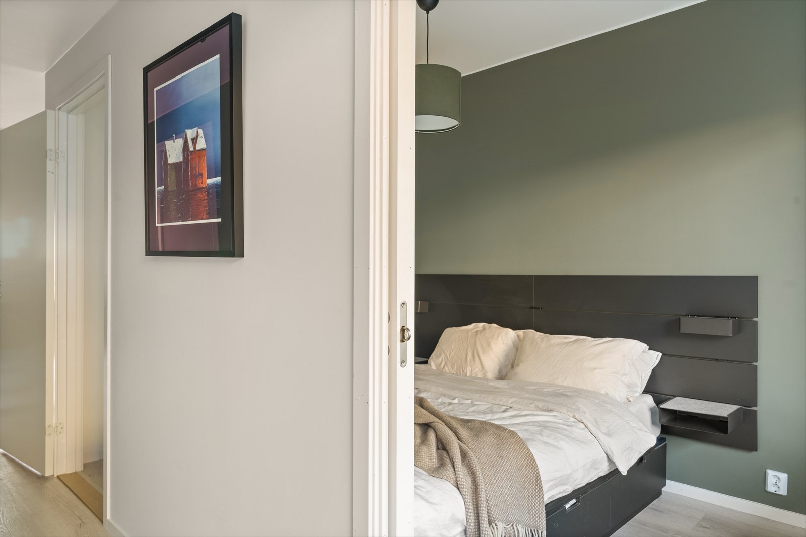 Inngang til soverommet fra to sider Galleribilde