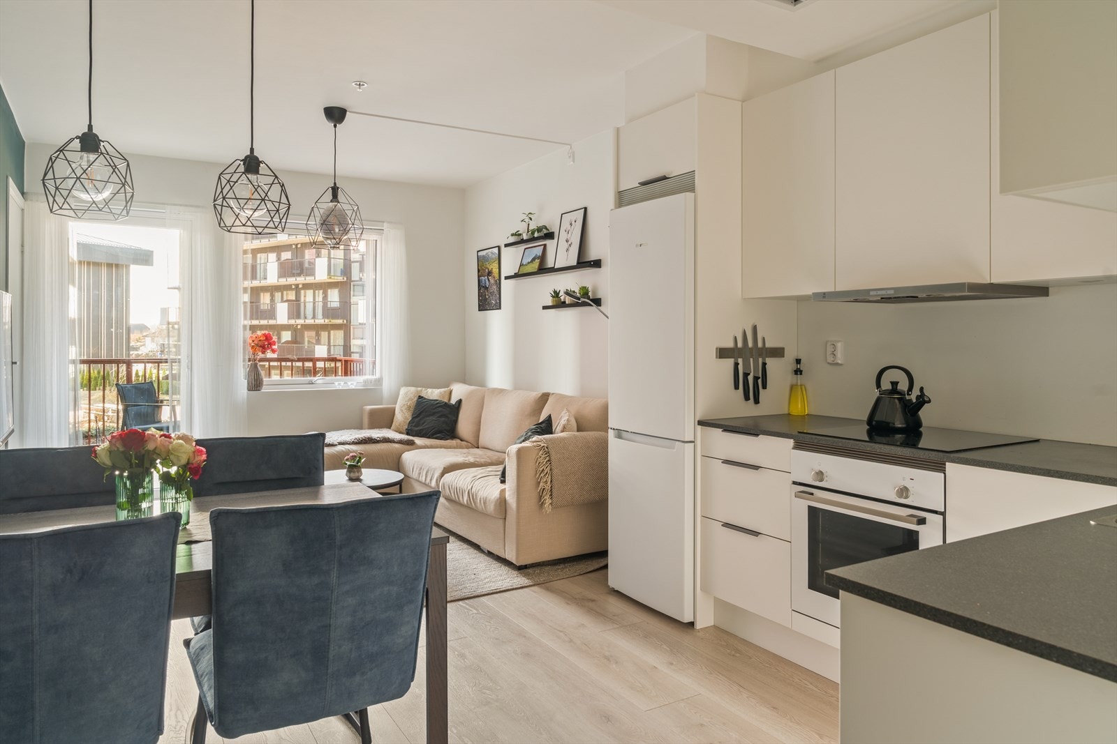 Aktiv Eiendomsmegling v/ Sigbjørn Helland har gleden av presentere Sandslimarka 249L! Foto: Petter Tran. Galleribilde